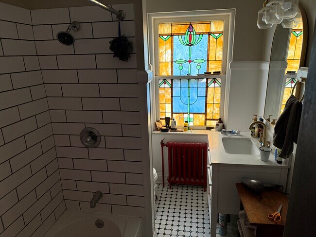 Building Photo - 418 Edgemont St