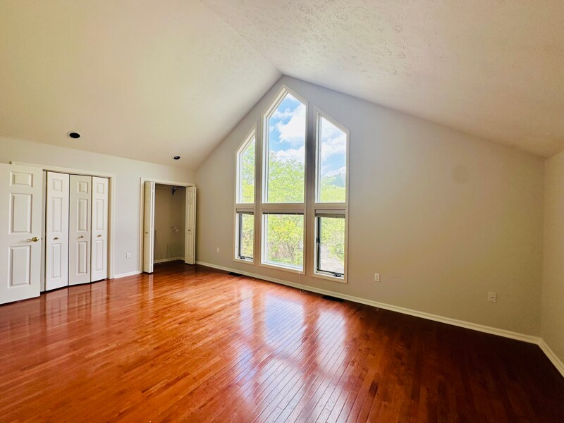 Building Photo - 10086 Mansion Dr