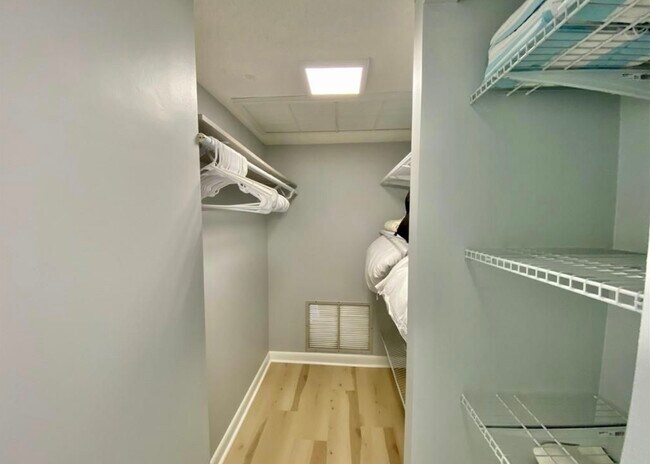 Building Photo - 5 Bluebill Ave