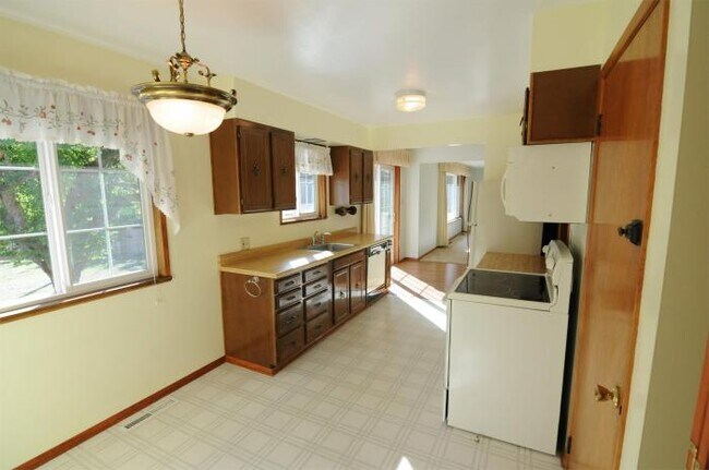 Building Photo - 3 bedroom in Renton WA 98059