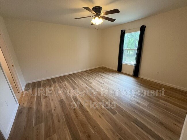 Building Photo - 11330 NE 66th Ln