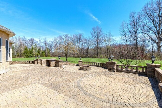 Building Photo - 100 Bermuda Dr