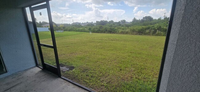 Building Photo - Great SW Location-Three Bedroom -two bath