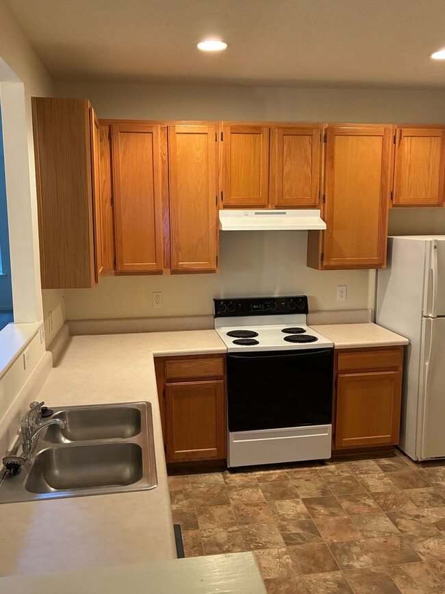 Building Photo - Willow Lakes - Yorktown