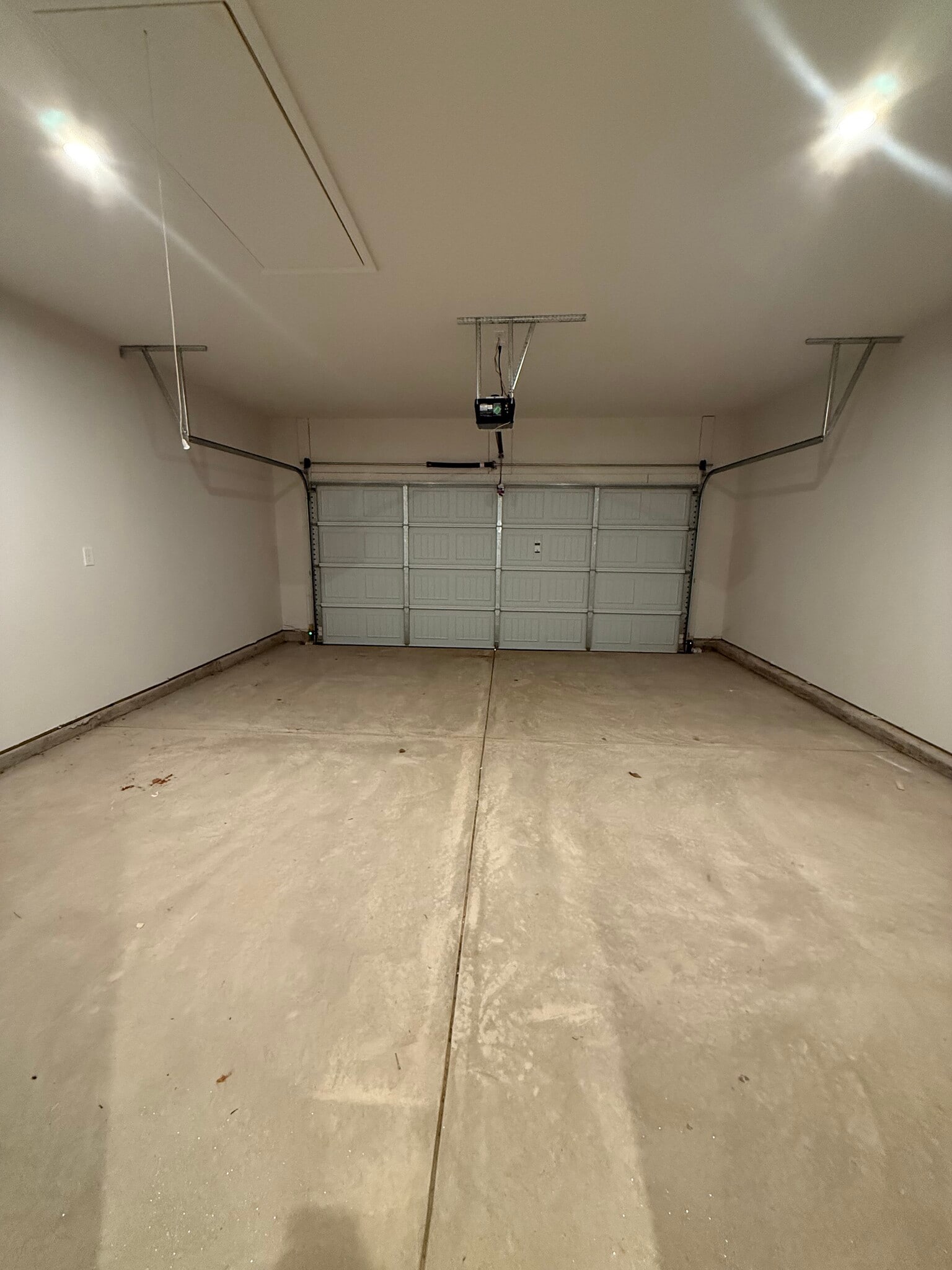Garage - 3020 Hillgate Trl