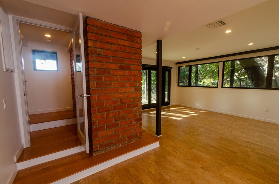 Building Photo - 9801 Shadow Island Dr
