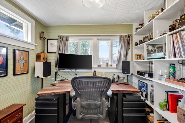 Building Photo - 5103 SE 64th Ave