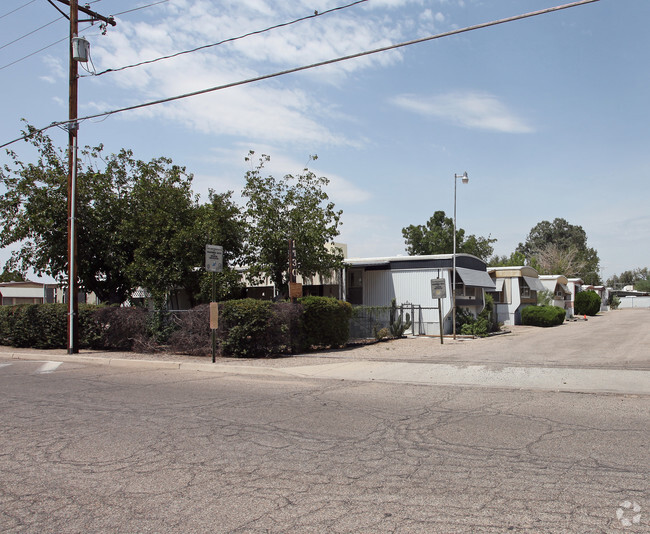 Building Photo - Desert Aire Annex