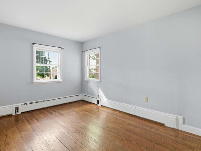 Building Photo - Charming 2-Bedroom, 1-Bath First-Floor Residence in a Beautifully Renovated Historic Home