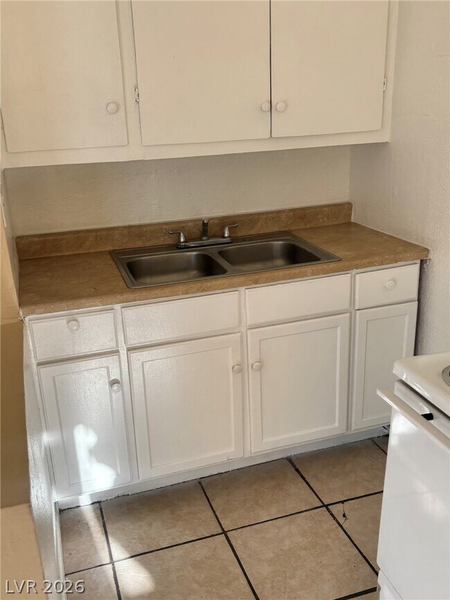 Building Photo - 1118 Laurel Ave