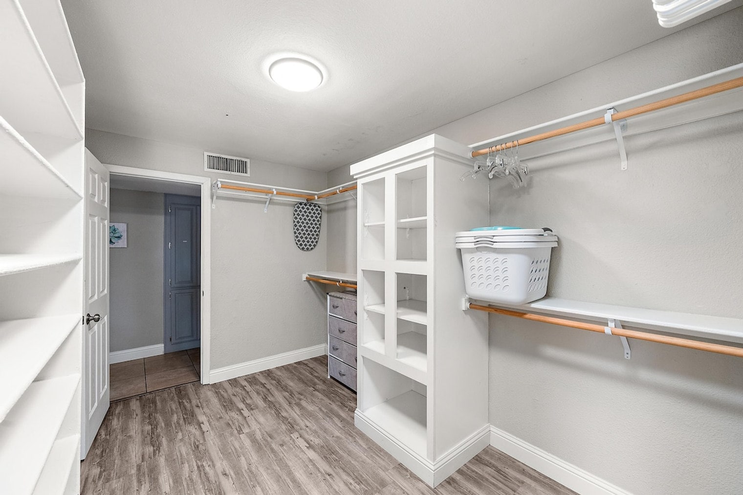 Building Photo - 4329 E Cherokee St