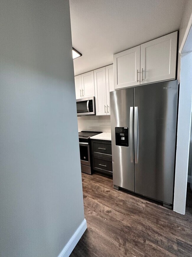 Building Photo - 2335 Brookview Ct