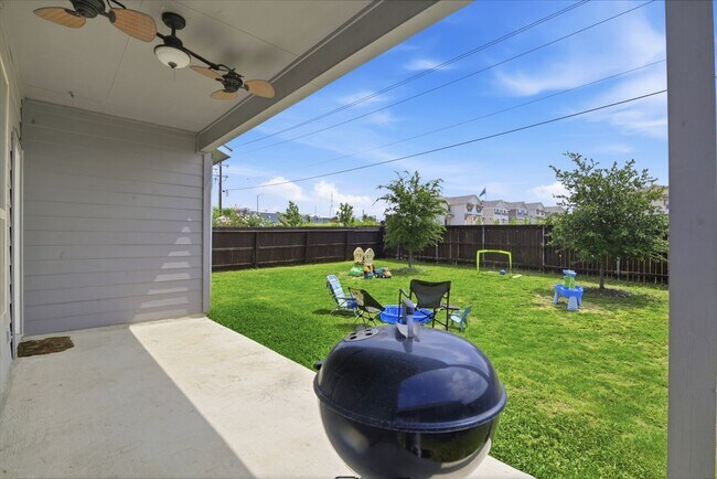 Building Photo - 4 Bedroom Home for Rent in San Antonio with Solar Panels – Cinco Lakes Move-In Ready!