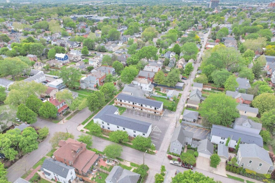 Building Photo - 494 Forest St