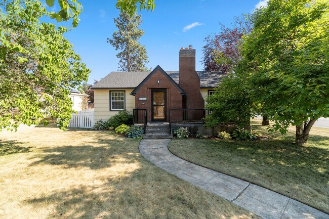 Building Photo - 2527 W Walton Ave