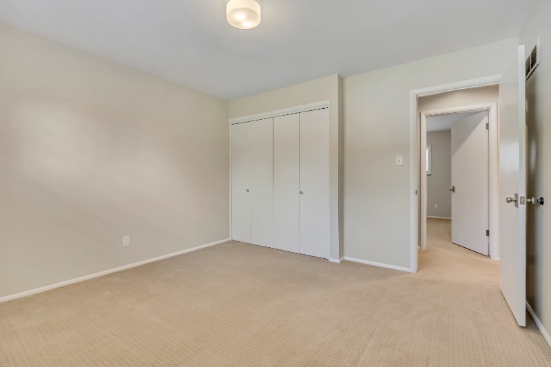 Building Photo - 3998 S Oliver Dr