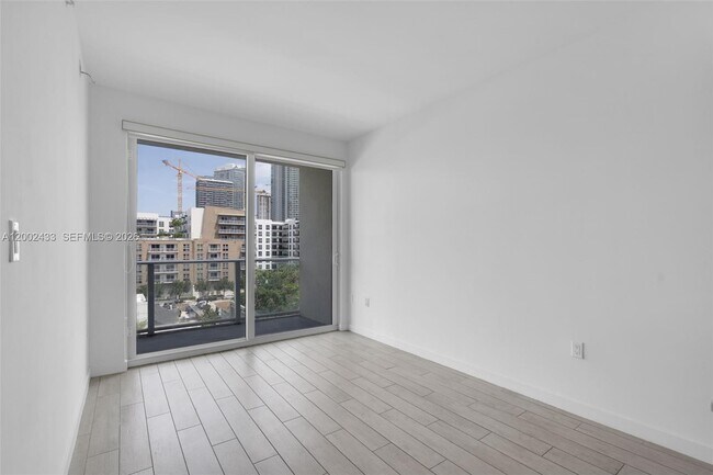 Building Photo - 321 NE 26th St