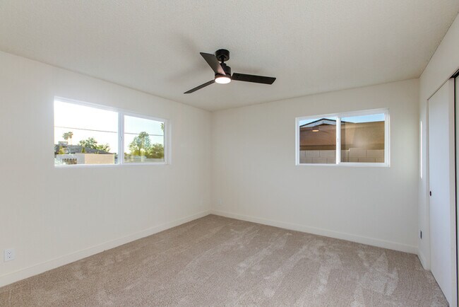 Building Photo - Beautiful 4 Bedroom, 3 Bath Home on an Oversized 18,000 Sq Ft Lot