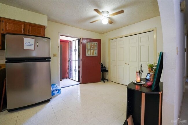 Building Photo - 27 Minnie Ave