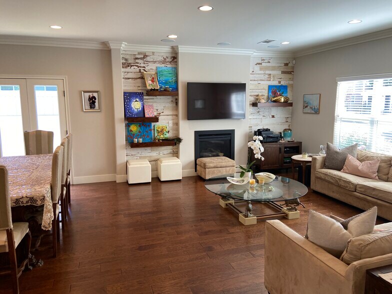 Building Photo - 4470 Stansbury Ave