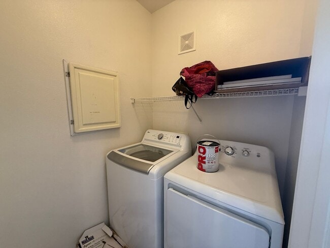 Building Photo - Renovated 2 Bedroom in Summerlin