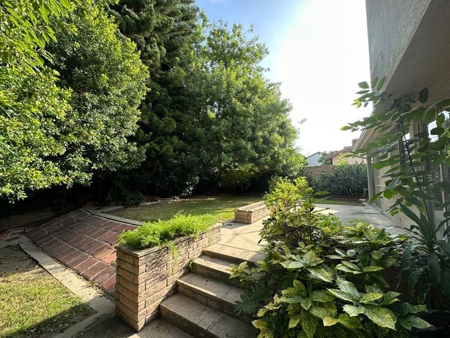 Building Photo - Beautiful single-family home in Brea.