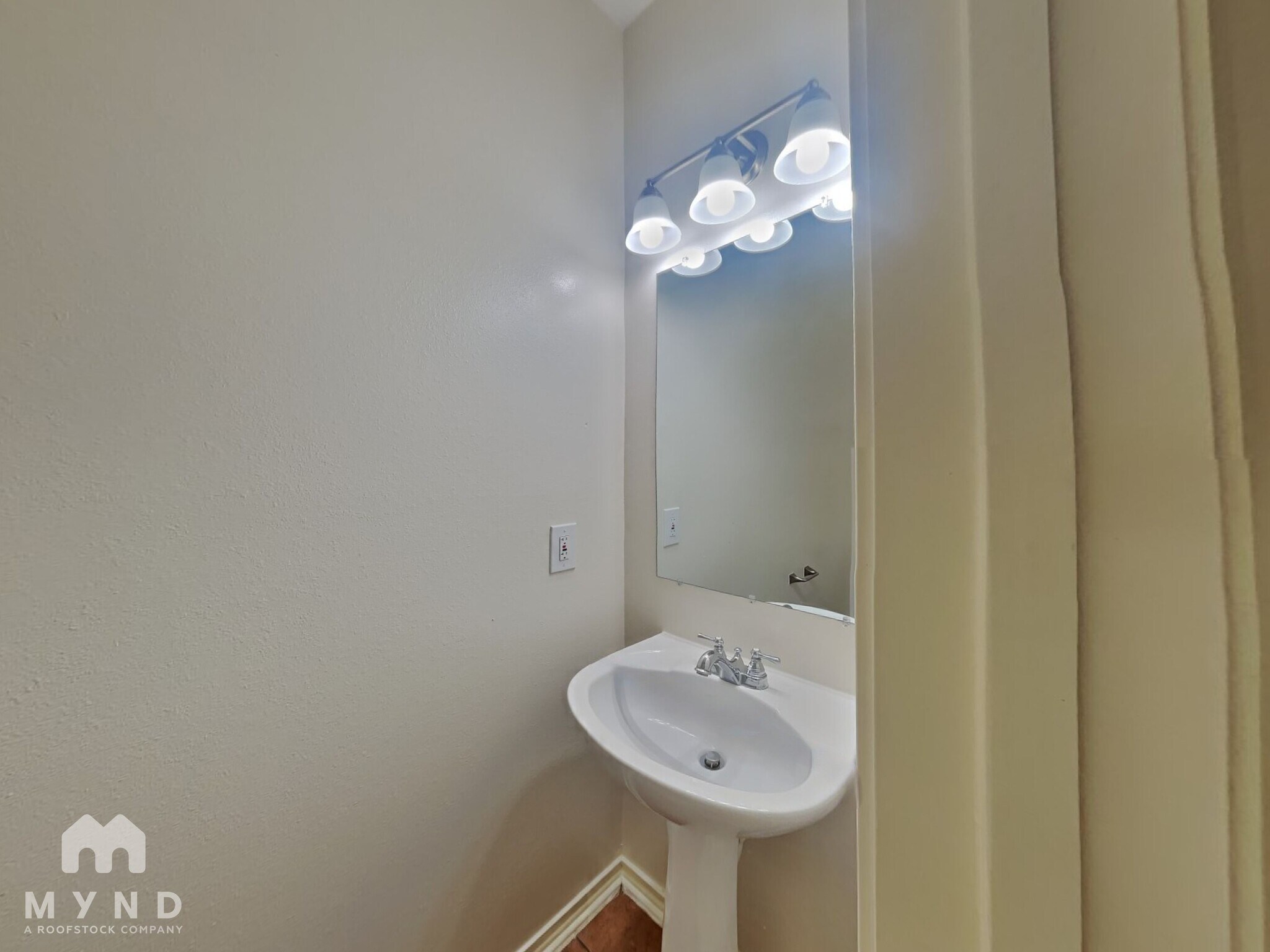 Building Photo - 4914 Forest Hurst Dr