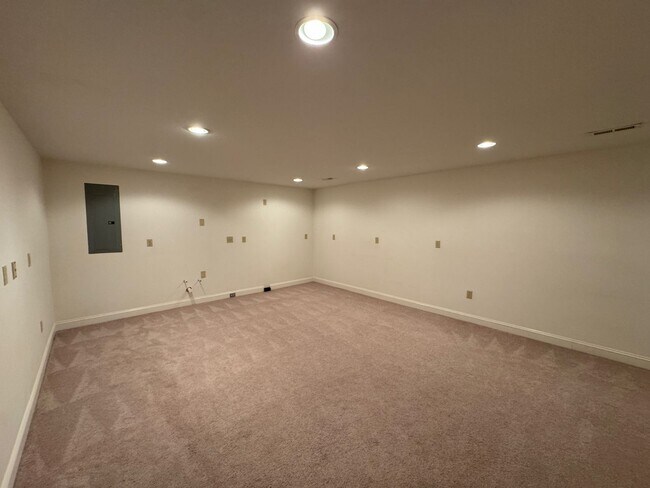 Building Photo - South AVL - Grand Residence in The Cotswol...