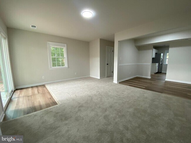 Building Photo - 9 Farrell Ln