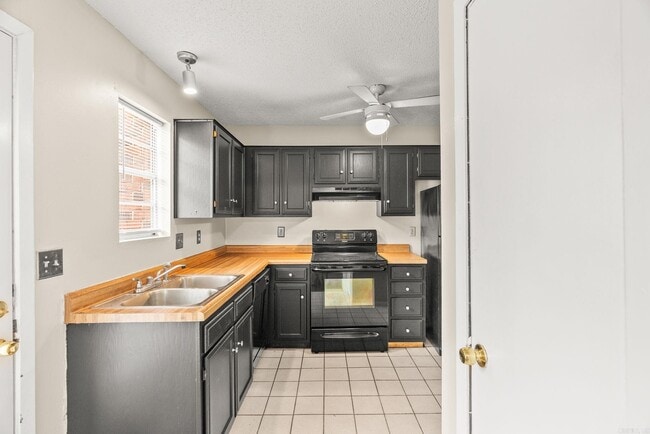 Building Photo - 200 Pine Forest Dr