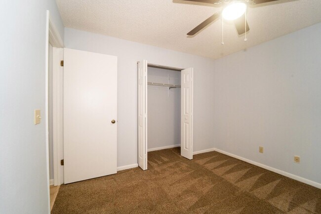 Building Photo - 23 Catalonia Ct