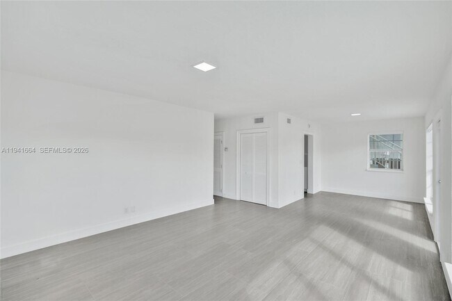 Building Photo - 350 S Shore Dr