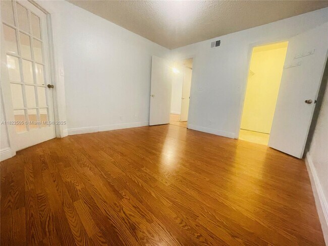 Building Photo - 2736 S University Dr