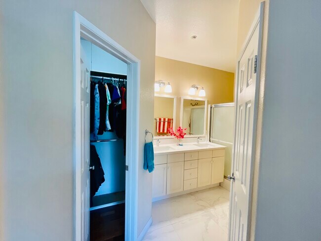 Building Photo - 3201 Aspen Grv