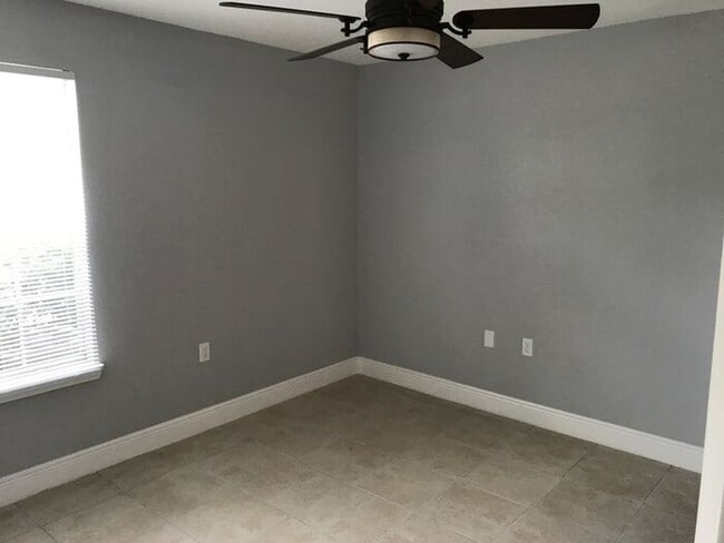 Building Photo - Cozy 1 Bedroom/1 Bathroom Near Millennium Mall!