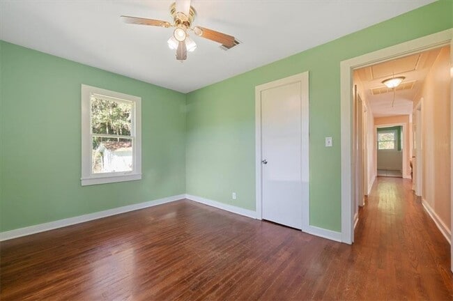 Building Photo - 300 Colson Ave