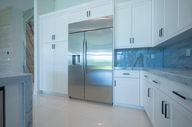 Building Photo - 9597 Regal Palm Ct