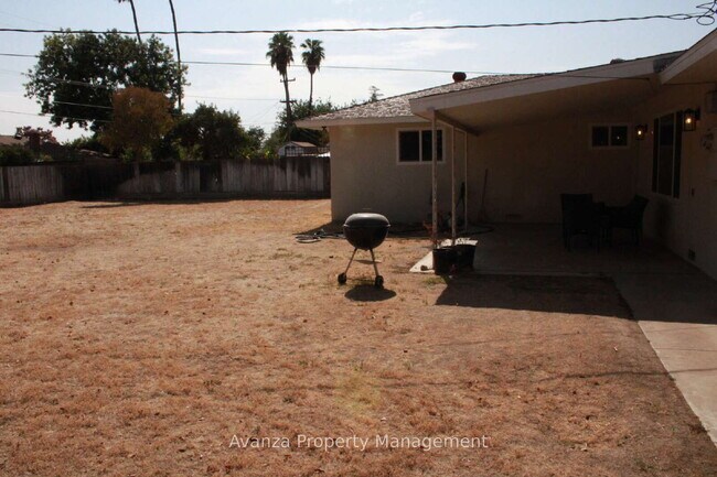 Building Photo - Home for Rent 4 Bed/3 Bath - 1,791 Sq Ft. Rent: $2,750/month Security Deposit: $2,850 Bullard Hig...