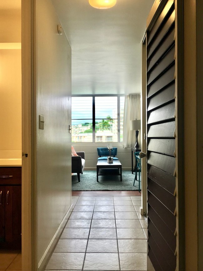 Building Photo - **VIEW FULL AD FOR DETAILS** $500 1ST MONT...