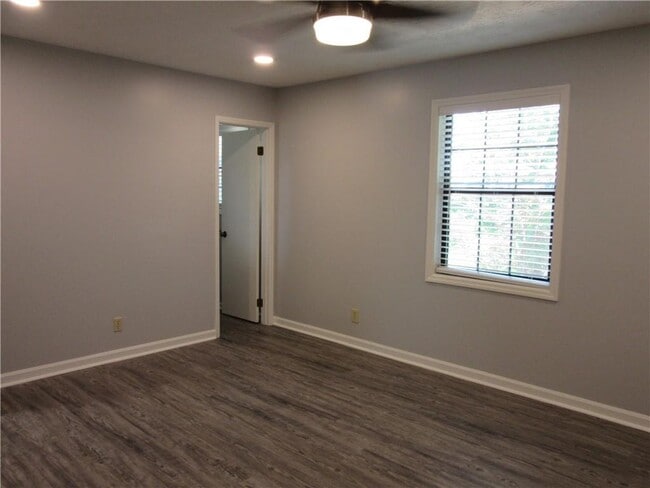 Building Photo - 2254 Post Oak Dr