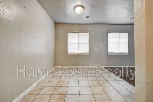 Building Photo - 1506 NE 43rd St