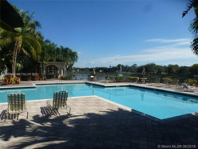 Building Photo - 2474 Centergate Dr