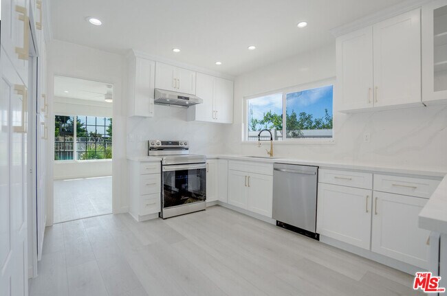 Building Photo - 17440 Fraser Pl