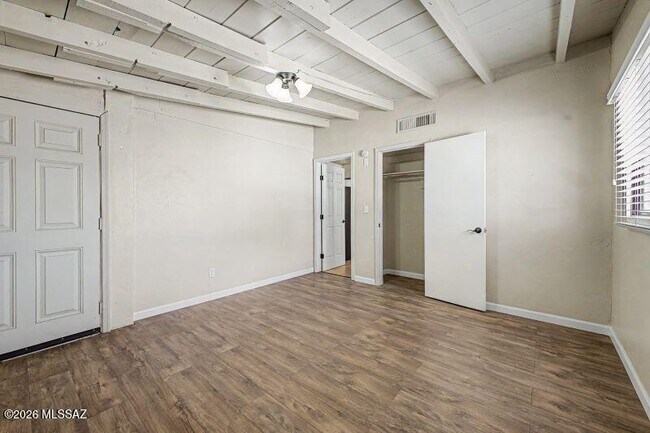 Building Photo - 3762 E 22nd St