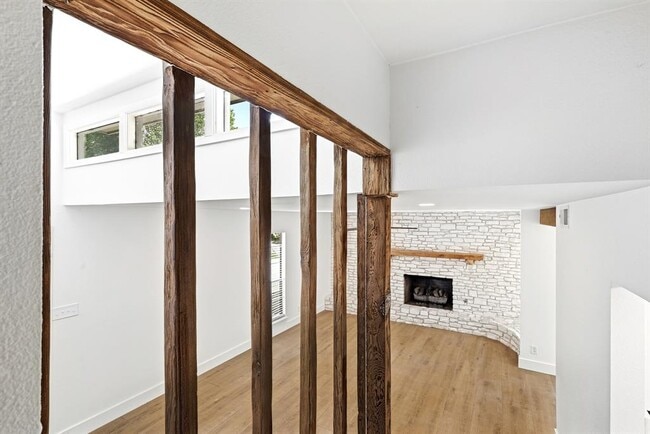 Building Photo - 6202 Laurel Valley Dr