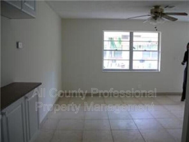 Building Photo - 2023 SW 29th Ave