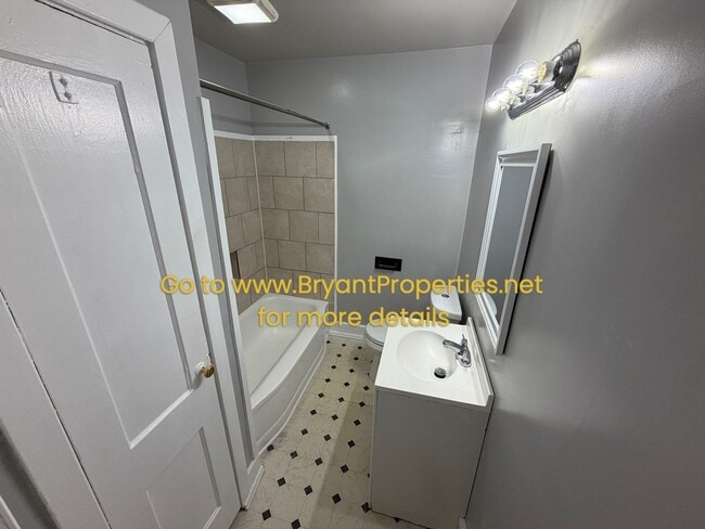 Building Photo - Madison - 3 Bedroom- 1 Bath