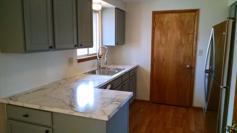 Updated kitchen with new appliances and fixtures - 1838 Gay Street