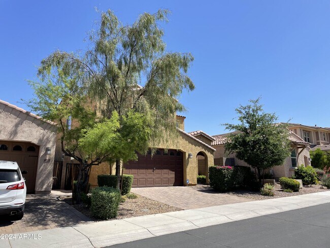 Building Photo - 4624 E Vista Bonita Dr
