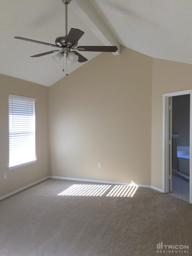 Building Photo - 704 Sunrise Ct